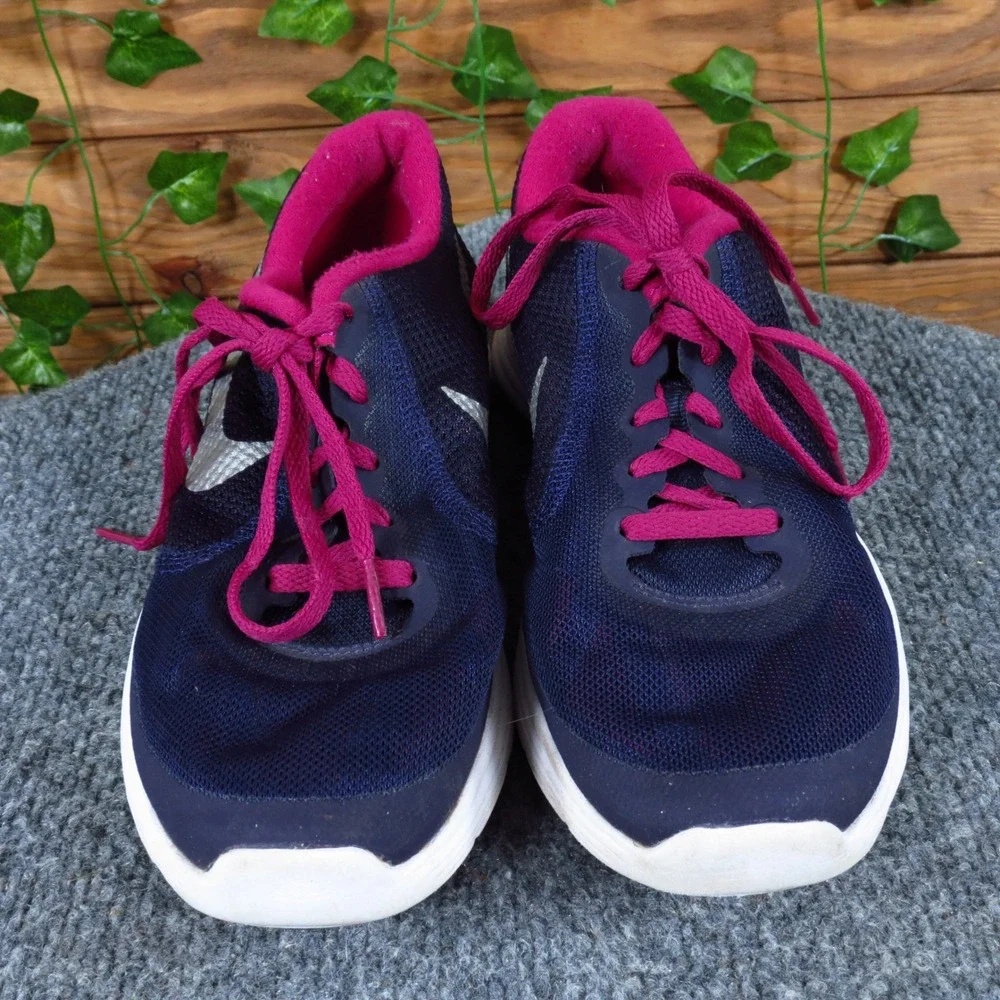 Nike these revolution